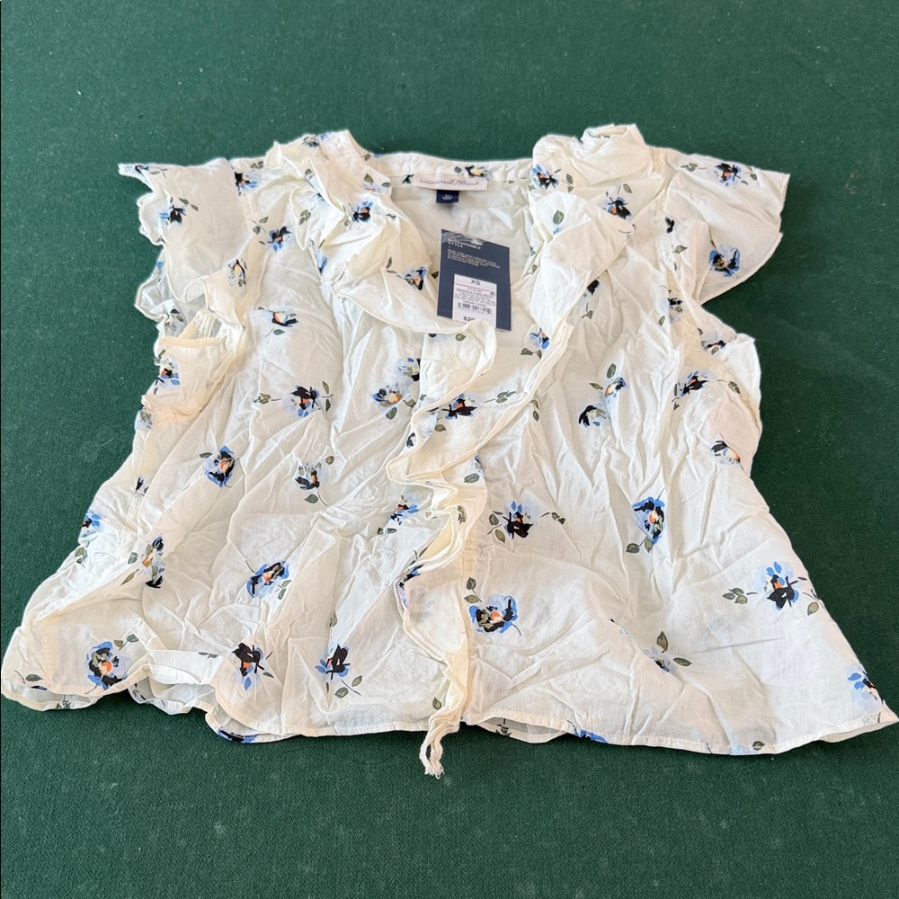 Universal Thread‎ White Floral Blouse.  CAJA # 1. D